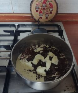 preparazione ganache al cioccolato